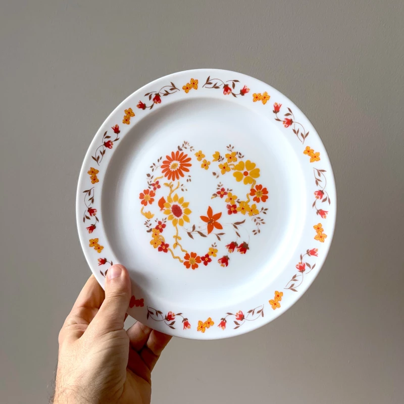 Grande assiette plate Arcopal flore • Yo la broc