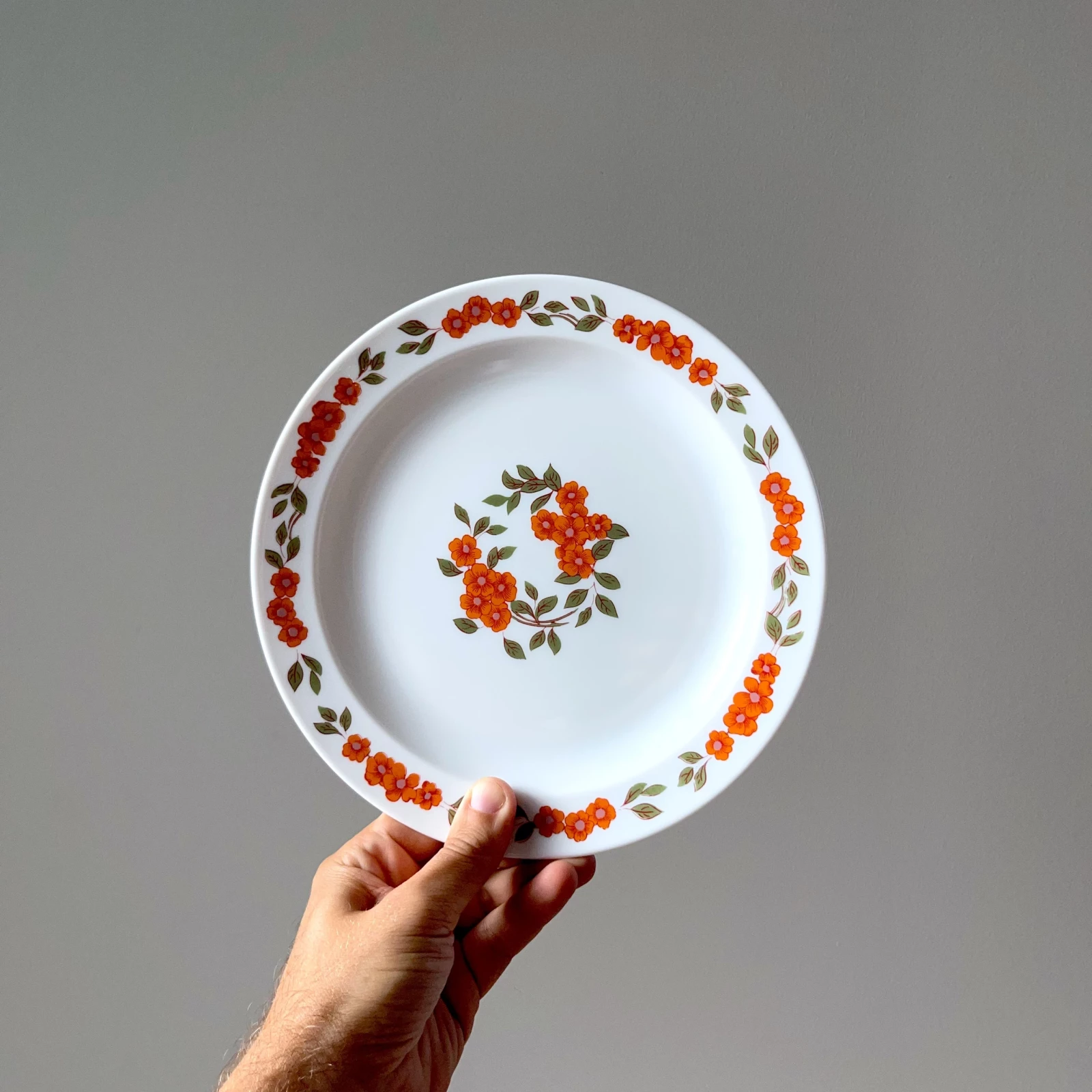 Assiette Plate Arcopal Fleurs Oranges Yo La Broc assiette-plate-arcopal-fleurs-oranges-yo-la-broc