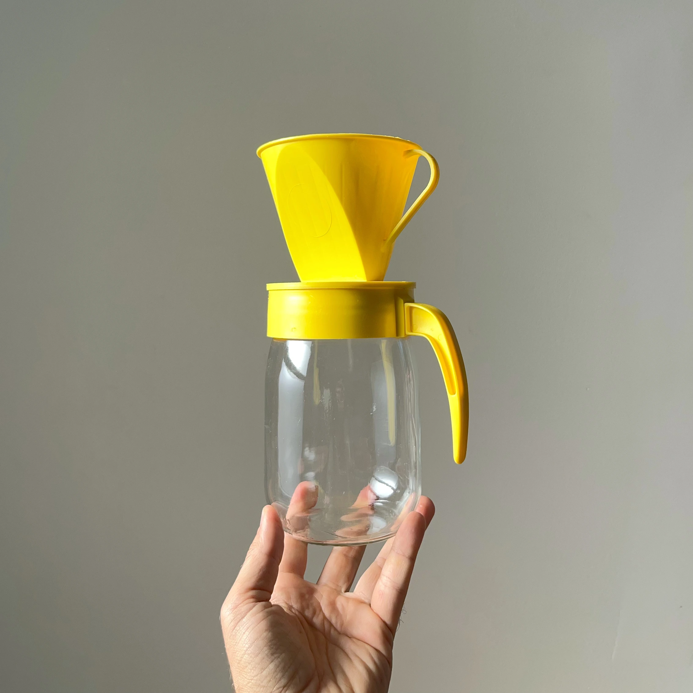 Cafetière à filtre classique jaune