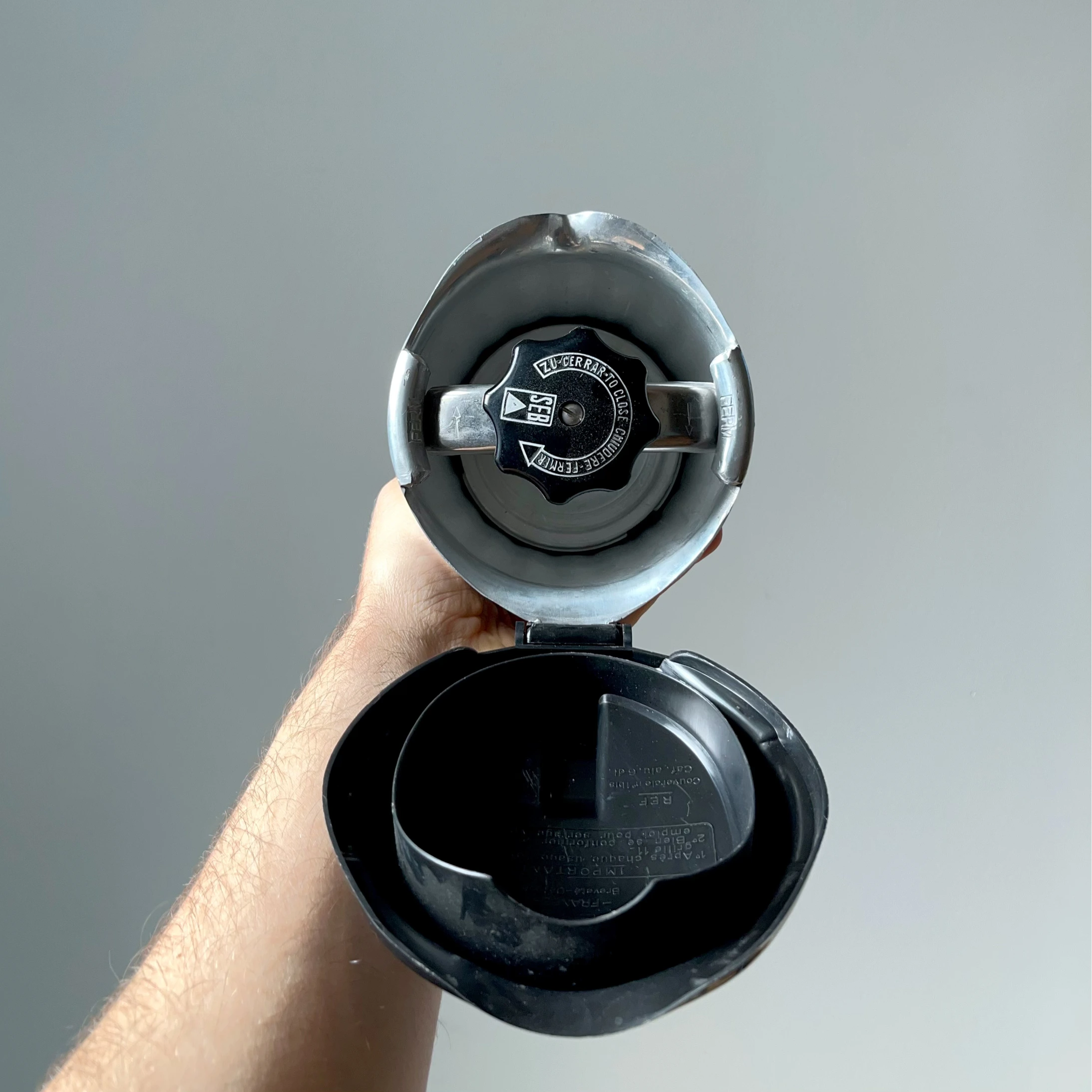 Intérieur de la cafetière à pression SEB