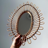 Voici nos dernières nouveautés avec en avant première ce beau miroir en rotin !

• Miroir rotin oval bel état, petite réparation
• Lampe rouge sur structure métallique base carrée
• Lampe de bureau indus grise avec rotule flexible
• Lampe de bureau indus verte avec double rotule
• Lampe pince flexible
• Bocal marron fumé Lever
• Boîtes à oeufs bleues
• Bocal La Lorraine fumé vert
• Suspension opaline vintage fleurs
• Bocal grès de conservation vernissé

#miroirrotin #vintage #rotin #bocal #lalorraine #lampeindus #lampe #lampevintage #lampebureau #luminaire #boiteoeufvintage #suspensionopaline #retourdechine #brocante #brocanteenligne