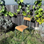 Aujourd’hui nous vous proposons cette chaise Stella ✨avec ses étiquettes d’origine, en bel état avec sa structure tubulaire que l’on pouvait retrouver dans les écoles.
Une paire disponible.

#stella #chair #chaisestella #chaiseecolier #chaisevintage #metalandwood #chaisetubulaire #chaisescolaire #chaiseindustrielle #chaise #metaletbois #brocante #brocanteenligne