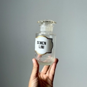 Les dernières nouveautés avec en exclusivité ces rares pots d’apothicaire du XIXème avec son étiquette émaillée ! Un travail soufflé minutieux et précis, magnifique.

• Pot d’apothicaire vers 1880
• Balance murale Krups
• Set à oeufs Zyliss
• Assiette dessert Arcopal « Vichy »
• Verre vintage
• Saladier Arcopal « Volcan »
• Tasse Arcopal « Volcan »
• Balance Testut

À venir sur la boutique en ligne !

#vintage #brocante #brocanteenligne #balance #balancekrups #balancevintage #balancetestut #verrevintage #arcopalvolcan #saladiervolcan #tassevolcan #assiettearcopal #arcopalvintage #arcopal #arcopaltassevolcan #potapothicaire #antiquite #potpharmacie #ancien #zyliss #setouef