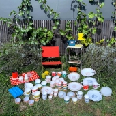 Bonjour bonjour à tou•te•s !

Voici le butin de la chine de Marsac (16) et quelques trouvailles de la semaine dernière 🤩. Nouveautés à venir en stories et sur la boutique en ligne !

• Grand plateau rectangulaire Massilly
• Moulin à cafe Krups 75
• Moutardier Arcopal « Mobil »
• Huile Arcopal « Mobil »
• Grand presse agrume Italien
• Boite à 12 oeufs bleue
• Ramequin translucide Arcopal « Flore »
• Gros lot de tasses Arcopal « Lotus»
• Ramequin Arcopal « Lotus »
• Coupelle Arcopal « Scania »
• Tasse Arcopal « Aster »
• Assiettes Arcopal « Scania »
• Coquetier Arcopal « Flore »
• Coquetier Arcopal « Scania »
• Mug Arcopal « Scania »
• Tasse Arcopal « Scania »
• Mug Tupperware
• Mug Arcopal « Coccinelle »
• Tasse et sous tasse translucide Arcopal « Rotterdam »
• Assiettes Arcopal « Aster »
• Pot à lait Arcopal « Lotus »
• Mug Arcopal « Mobil » violet
• Balance Terraillon 4000 orange
• Siège bas pliant camping Lafuma rouge
• Tabouret escabeau formica jaune
• Socotel S63 cadran bleu
• Cafetière à filtre manuelle en verre et jaune
• Plat de service creux Arcopal « Scania »

#vintage #arcopal #arcopallotus #arcopalaster #arcopalmobil #arcopalscania #lotus #potalaitlotus #vaissellearcopal #vaissellevintage #brocante #tupperware #mugtupperware #brocanteenligne #socotels63 #socotels63bleu #lafuma #lafumavintage #larochelle #terraillon4000 #terraillon #terraillonvintage #krups75 #moulincafevintage #mugscania #mugcoccinelle #mugpolka #arcopalpolka #arcopalcoccinelle