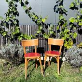 Aujourd’hui nous vous proposons une paire de chaise bistrot estampillée Baumann dans un bel état avec leur assise rouge.

#bistrot #deco #mobilier #chaisevintage #chaisebaumann #baumann #interieur #chaise #chair #chaisebistrot #brocante #brocanteenligne