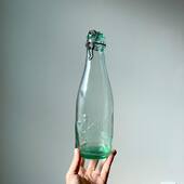 On est vendredi, c’est l’heure de la publi !!

Avec en exclusivité cette bouteille La Lorraine d’1,5L, peu commune, en superbe état.
Accompagnée d’un petit bilan de nos dernières stories avant une nouvelle semaine de nouveautés.

• Rare bouteille La Lorraine
• Balance 10kg Lyssex
• Boite à oeufs Curver orange
• Boite alimentaire Miflex
• Cafetière italienne Mia Guido Bergna
• Grande lampe en rotin
• Mazagran vintage
• Casserole émaillée vintage
• Bocaux Henkel fleurs
• Coquetiers Lever
• Pichet grès Roget Jacques
• Tupperware apero trio
• Grande tasse Vereco fumée
• Applique vintage

#vintage #brocanteenligne #chinedelasemaine #brocante #videgrenier