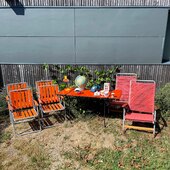Hier nous étions en chine et voici notre butin ! Quand pensez-vous ? 🤩

• Lot de 4 chaises pliantes alu/bois orange
• Table de camping orange Lallemand
• Lampe vintage jaune
• Reveil flip flap Brac 2000
• Globe Taride Air France
• Téléphone Socotel S63 à cadran bleu
• Condiments Tupperware (Moutarde, sel, poivre)
• Mug Arcopal Mobil
• Moulin à café SEB
• Céramique Robert Picault pour l’hôtel Martinez à Cannes
• Paire de fauteuil relax pliant en soubidou, alu & bois

#vintage #retourdechine #nouvautechine #chinedujour #brocante