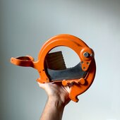 Un petit tour de nos dernières nouveautés à venir sur nos prochains déballages et sur la boutique en ligne.

• Trancheuse à pain
• Bouteille de lait publicitaire Banania
• Cuiseur à oeufs Tefal
• Verre mesureur Mougin
• Verre mesureur Arcopal « Shell »
• Pèse personne Krups
• Bocal bleu Lever
• Manique vintage
• Téléphone T75 Télic à touches
• Plateau verre Negrita
• Pichet Arcopal Lotus
• Verre bière ou gros mug Mobil
• Bocal vert Ariel
• Bocal vintage
• Presse agrume Moulinex électrique
• Moulin à café Mors
• Touillette raquette tennis

#vintage #brocante #brocantenligne #seventies #yolabroc