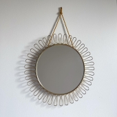 La semaine commence, c'est le moment pour vous faire un petit résumé de nos dernières stories, avec en exclusivité ce beau miroir en laiton des années 70 !

• Magnifique miroir « Loop » en laiton par Josef Frank
• Porte revues en rotin bois courbé
• Sucrier italien en opaline par Cer-ve
• Bocal verre carré avec bouchon bakelite
• Reveil Rhythm fabriqué au Japon
• Verre bistrot Pampryl
• Allume gaz Atomic
• Tasse Vereco
• Grand verre Cusenier
• Lot verre vintage
• Bocal chicorée Leroux
• Bol Duralex
• Écumoire émaillé crême
• Bols Vereco
• Set de camping à condiments Tupperware
• Porte fourchette à escargot Vallauris
• Grande assiette Tupperware avec couvercle
• Tupperware forme de tomate
• Grand plateau de service Tupperware

#tupperware #vintage #miroirjoseffrank #miroirloop #miroirlaiton #miroirvintage #rotin #porterevuesrotin #sucrierarcopal #sucriercerve #sucrieropaline #reveilrhythm #reveiltulipe #allumegazvintage #atomic #vereco #vaissellevereco #verrecusenier #bocalchicoreeleroux #chicoreeleroux #bolduralex #vallauris #campingvintage