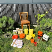 On est lundi, il fait beau ! Voici notre petite chine du weekend 🤩

• Balances Terraillon 4000
• Bocal Le Parfait toucan
• Bocal Henkel cerise
• Lot de Tupperware soleil
• Boite à 12 oeufs Syla orange
• Nappe vintage avec 8 serviettes
• Plateau de fromage JB Quimper
• Mini-hachoir SEB
• Mayonnaise minute SEB
• Chaise bistrot Baumann

#chineduweekend #trouvaillesvintage #objetsrétro #vintagelovers #décorationvintage #vaissellevintage #tupperwarevintage #brocanterie #vintagaddict #terraillon4000 #sebvintage #brocanteenligne #chinedujour #designvintage #objetsdecharme #vintagekitchen #nostalgievintage #collectionvintage #maisonvintage #vintagetreasure #vintage #syla #leparfait #bocal #bocaux #henkelcerise #brocante